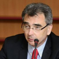Petrișor Peiu ne arată, matematic, de ce pleacă românii din țară
